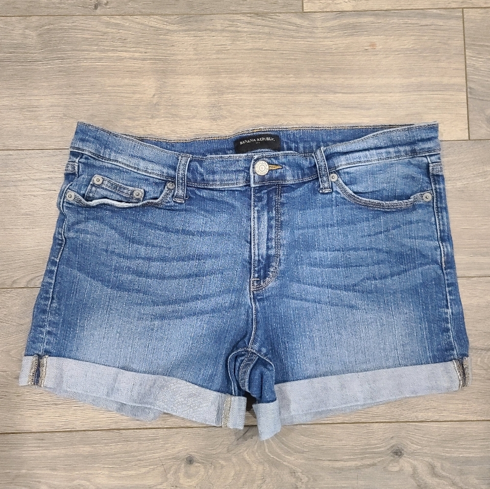 Banana Republic Women's Shorts Size 10 / 30